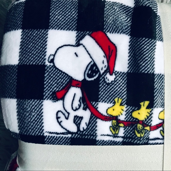 Berkshire Snoopy Plaid Christmas Sherpa Blanket - Picture 12 of 15